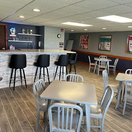 Americinn By Wyndham Манитоуок Екстериор снимка