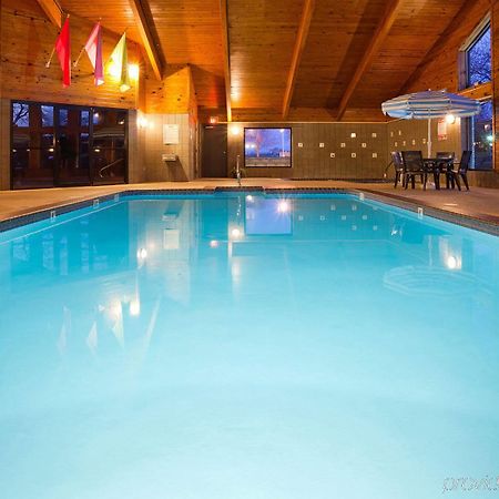 Americinn By Wyndham Манитоуок Екстериор снимка