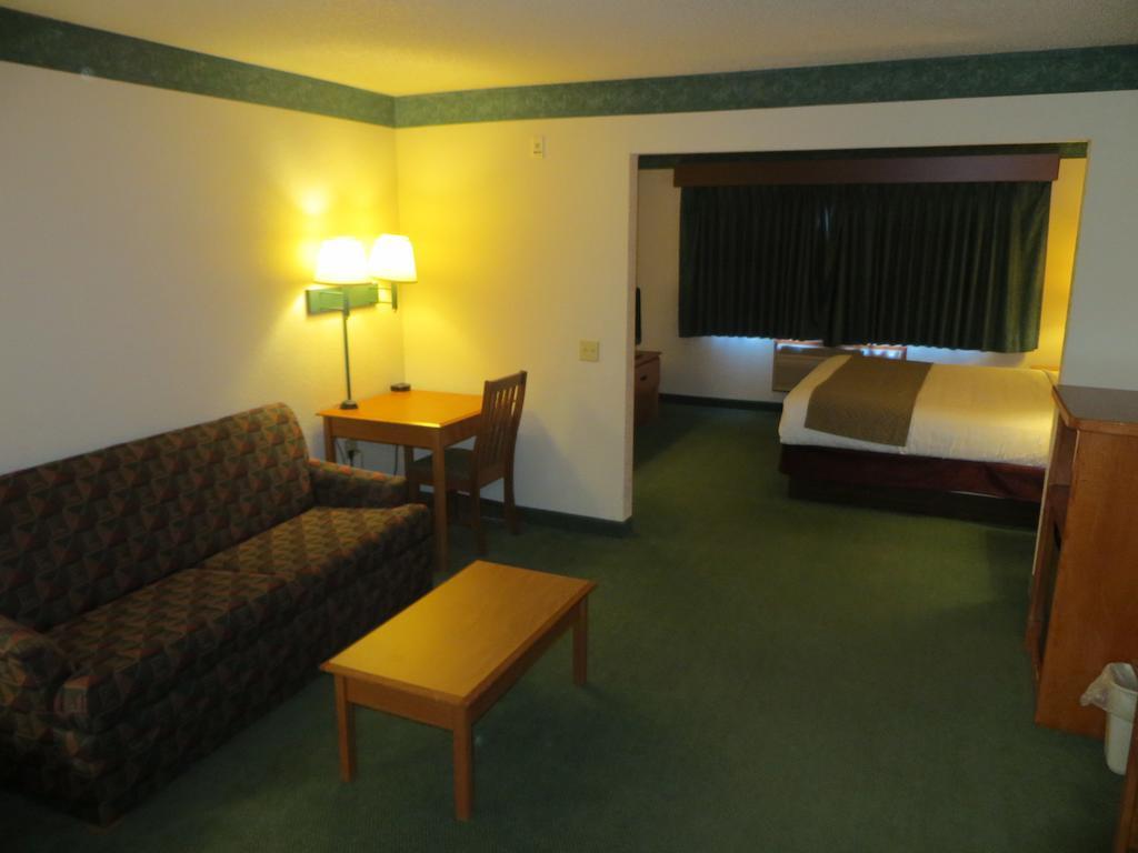 Americinn By Wyndham Манитоуок Екстериор снимка