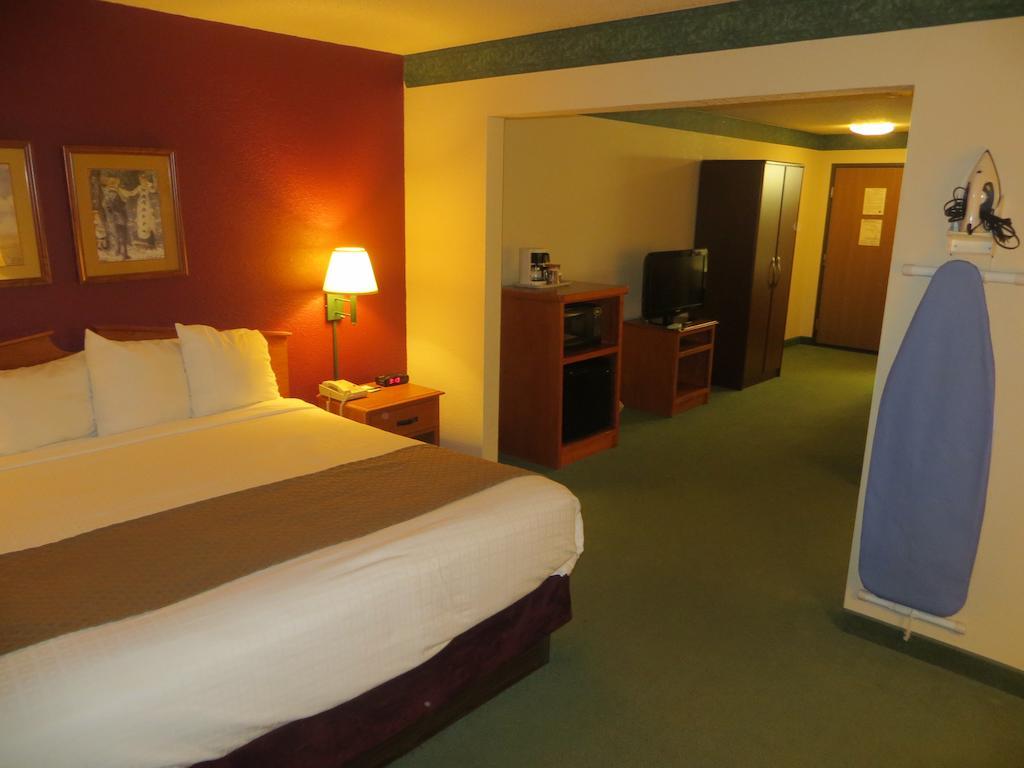 Americinn By Wyndham Манитоуок Екстериор снимка