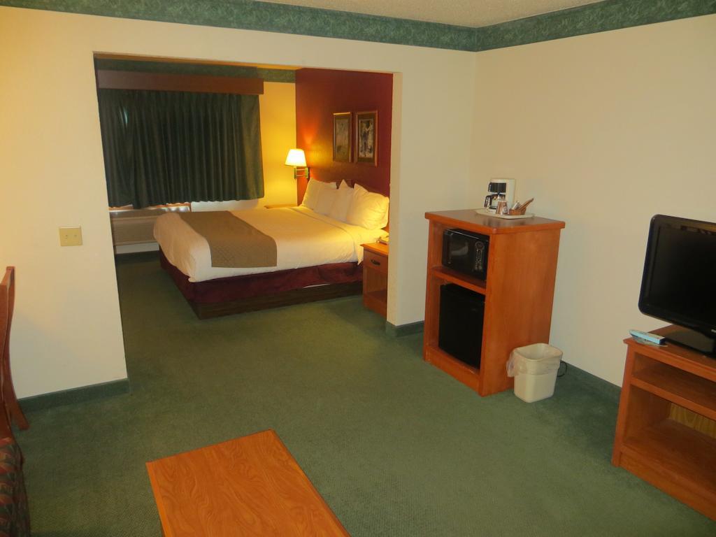 Americinn By Wyndham Манитоуок Екстериор снимка