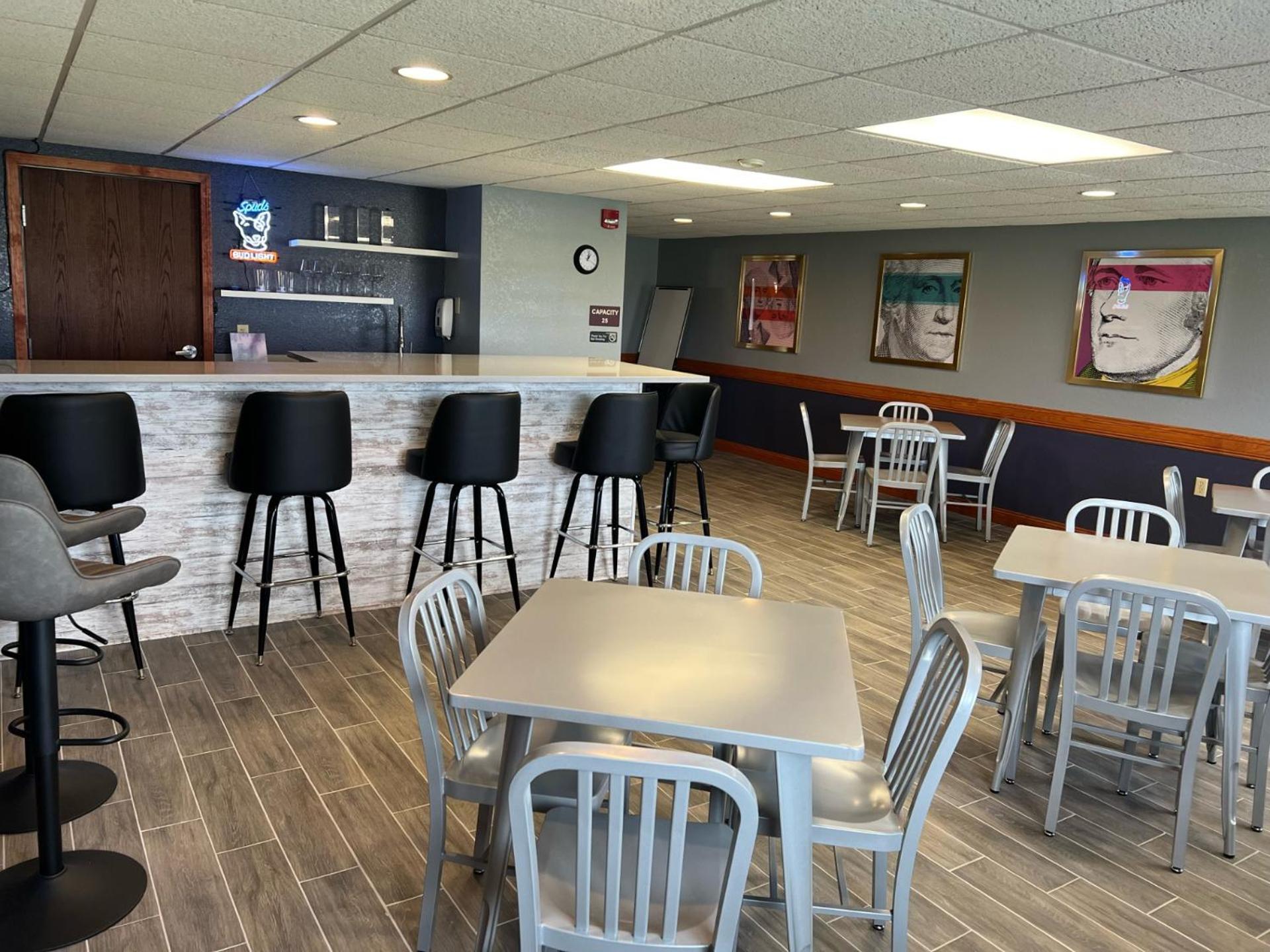 Americinn By Wyndham Манитоуок Екстериор снимка