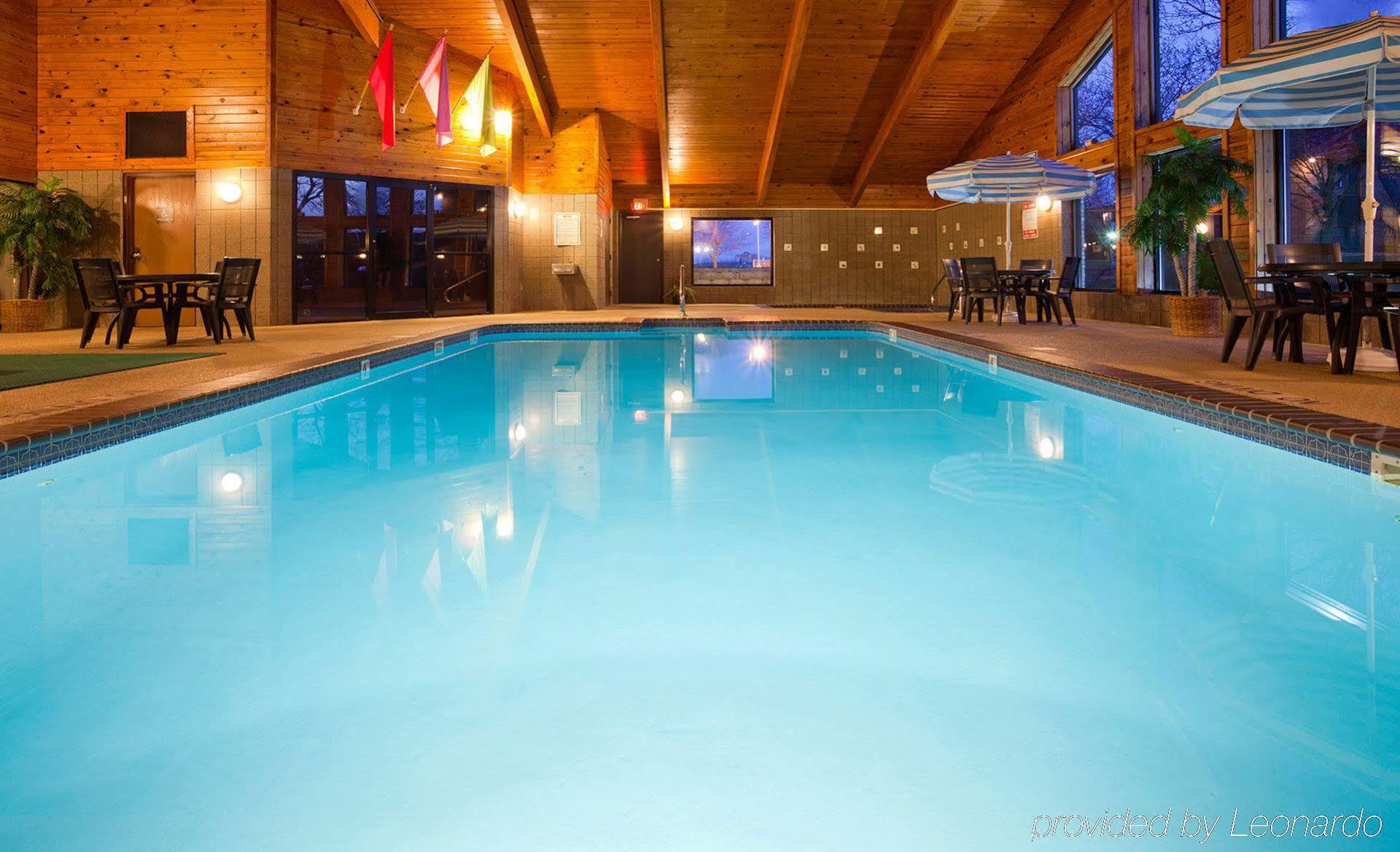 Americinn By Wyndham Манитоуок Екстериор снимка
